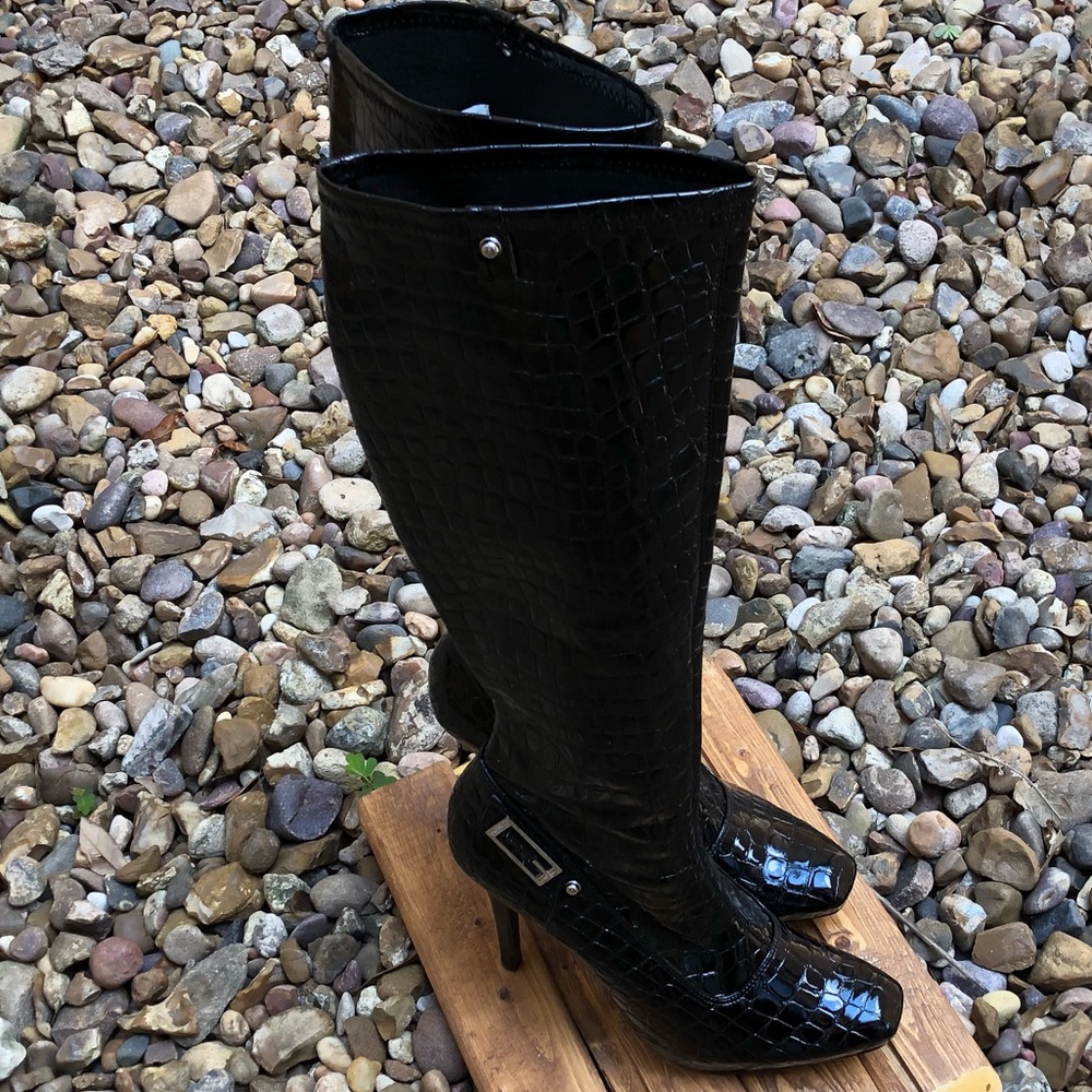New!! Guess Black Boots!!